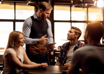 zamawianie-posiłku-po-angielsku-dialog-w-restauracji-słownictwo