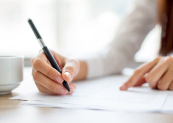 rozprawka-za-i-przeciw-for-and-against-essay-FCE-writing